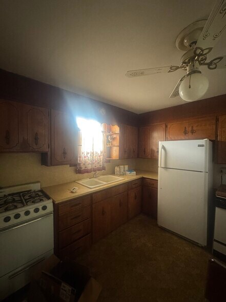 Building Photo - 407 Bayou St