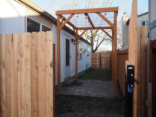 Building Photo - 4463 Madrona Way SE