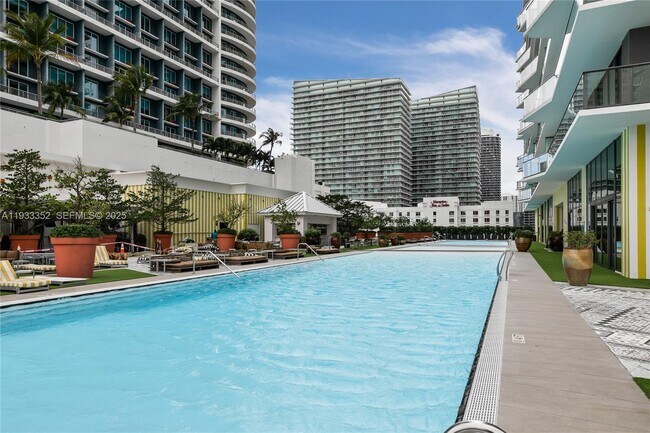 Building Photo - 1300 S Miami Ave