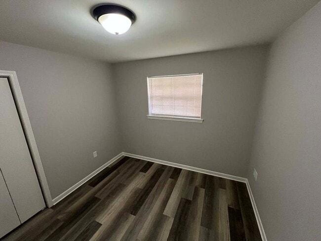 Building Photo - 1114 Willow Creek Dr