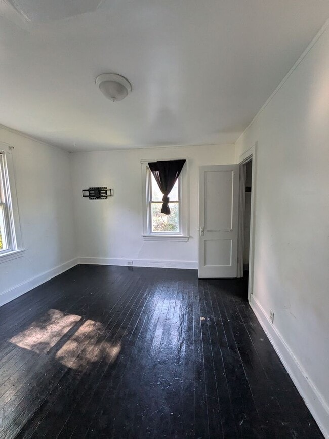 Building Photo - 1813 Converse St