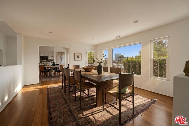 Building Photo - 15330 Del Gado Dr