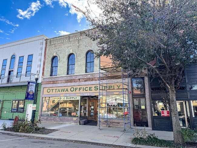 Building Photo - 209 W Main St