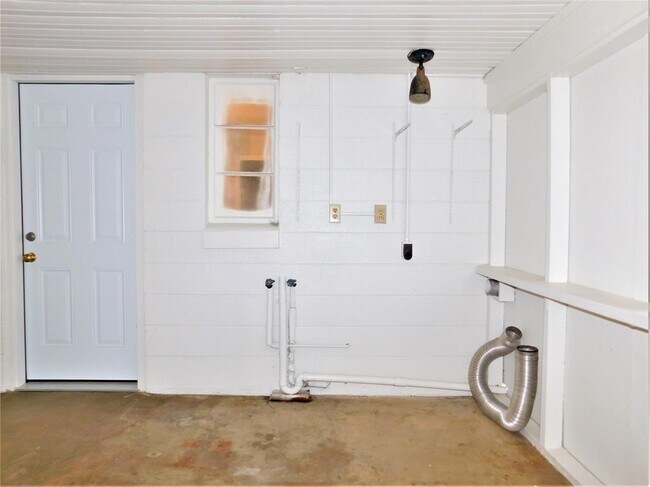 Building Photo - 805 Emery St