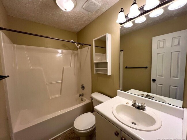 Building Photo - 372 Bubble Creek Ct