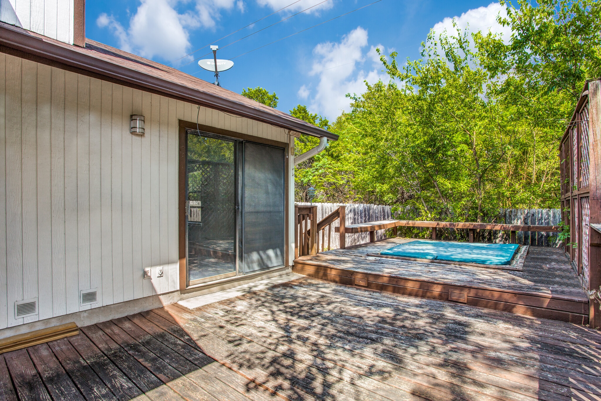 Building Photo - 12025 Shady Springs Rd
