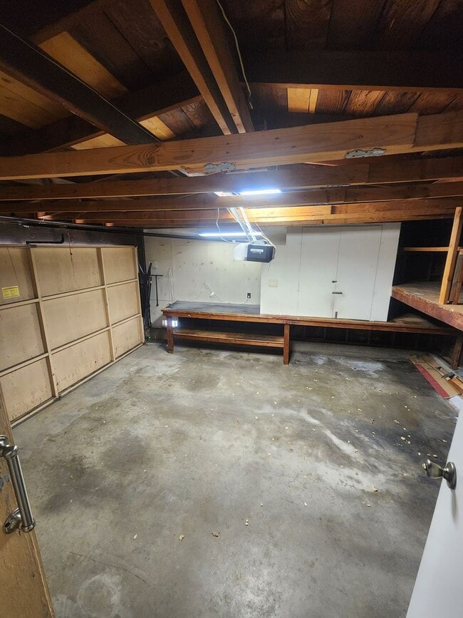 Building Photo - Beautiful 3B/1.5Bath Home in Gardena: $3,7...