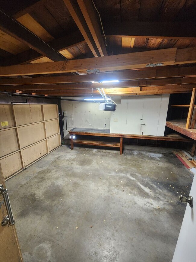 Building Photo - Beautiful 3B/1.5Bath Home in Gardena: $3,8...