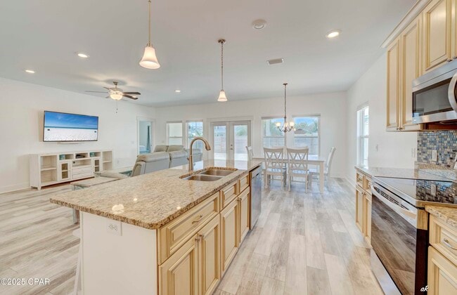 Building Photo - 6813 S Lagoon Dr