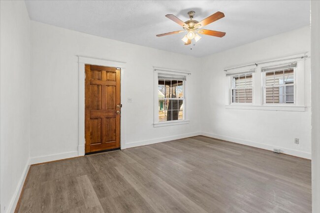 Building Photo - 3011 Montana Ave