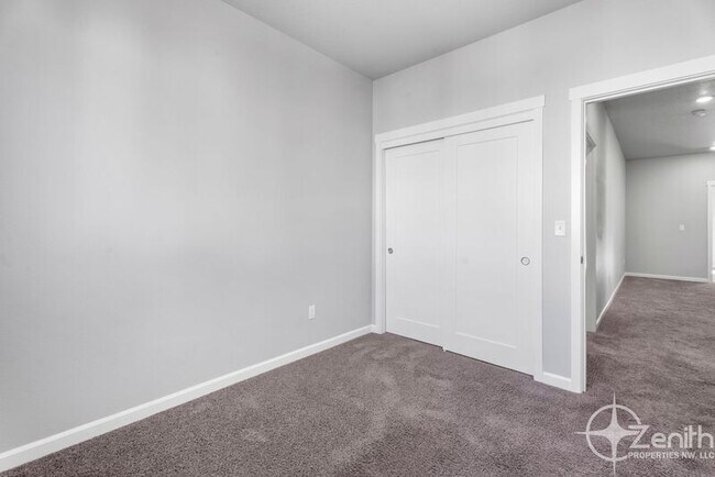 Building Photo - 16318 NE 20th St