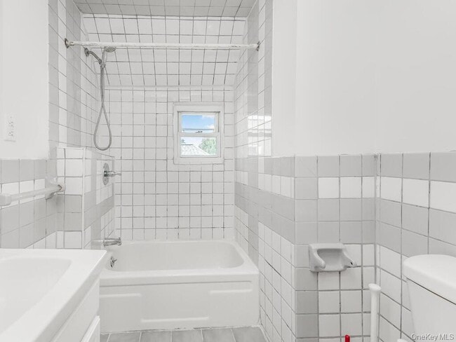 Building Photo - 552 N Broadway