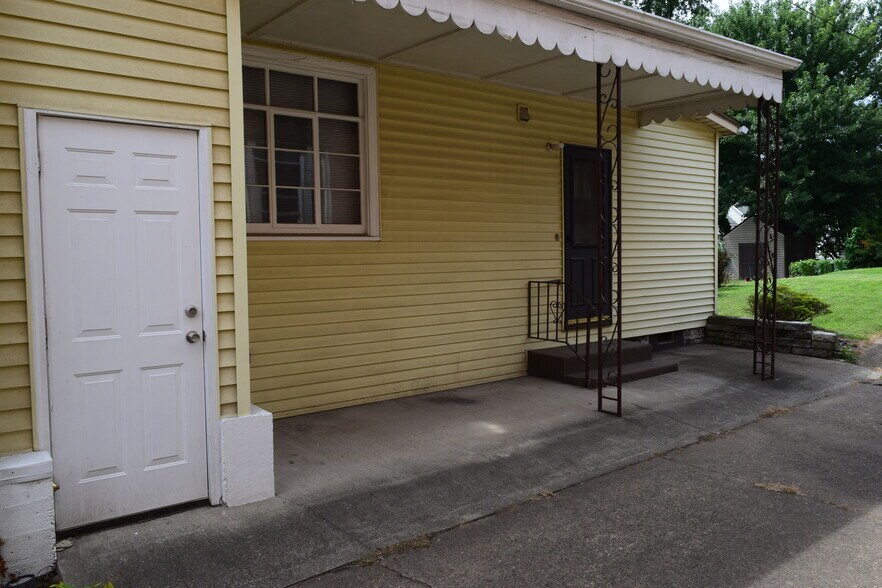 Building Photo - 861 Brackenridge Ave