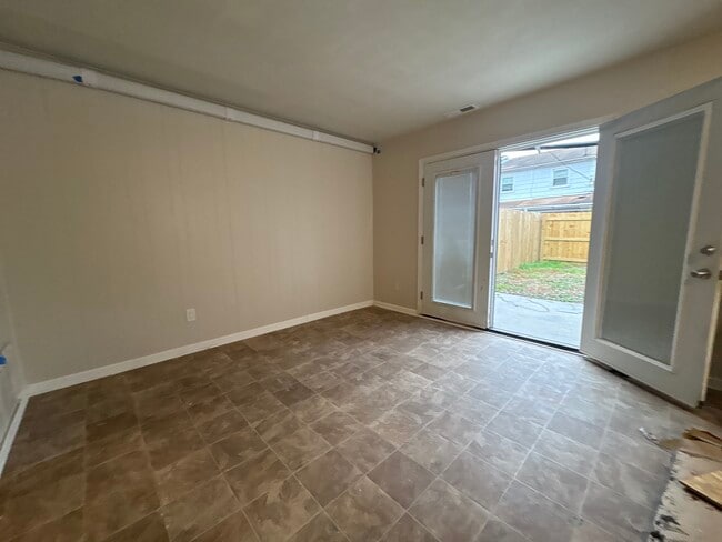 Building Photo - 813 S Grosvenor Ct