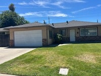 Building Photo - 4 Bed with Pool!