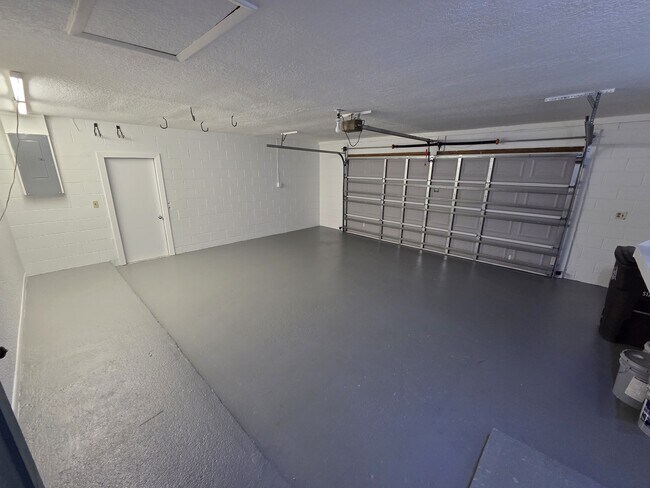 Building Photo - 606 Lakespur Ln