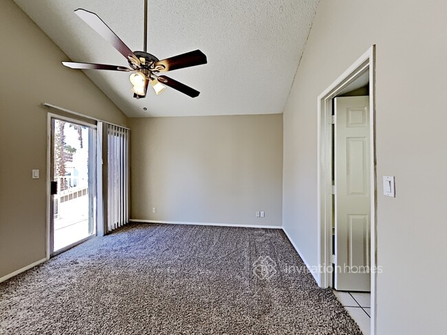 Building Photo - 1740 La Cruz Dr