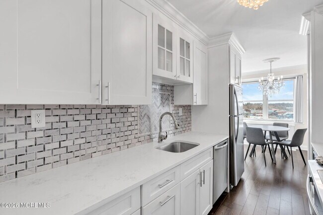 Building Photo - 28 Riverside Ave