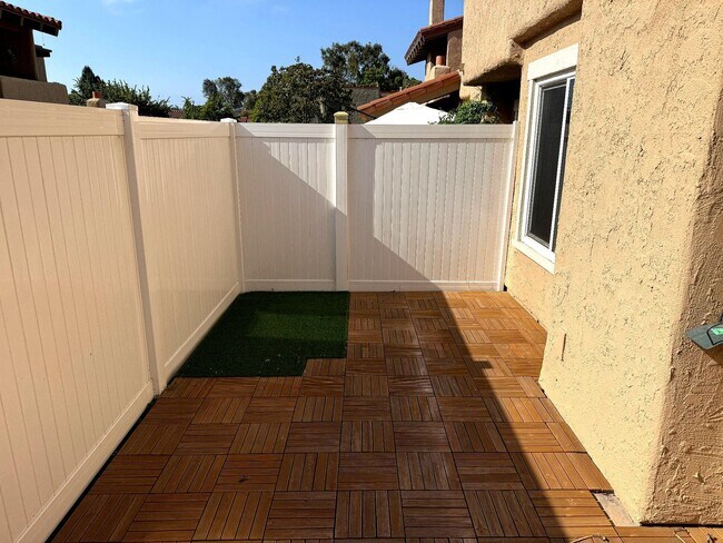 Building Photo - Beautiful 3 Bedroom 2.5 Bath