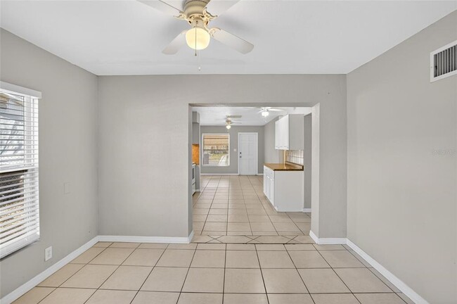 Building Photo - 685 71st Ave N