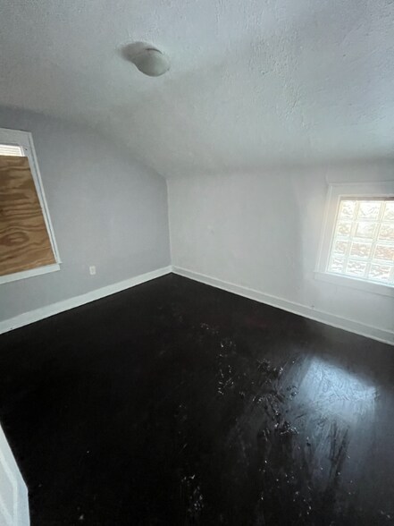 Building Photo - 5520 Haverhill St