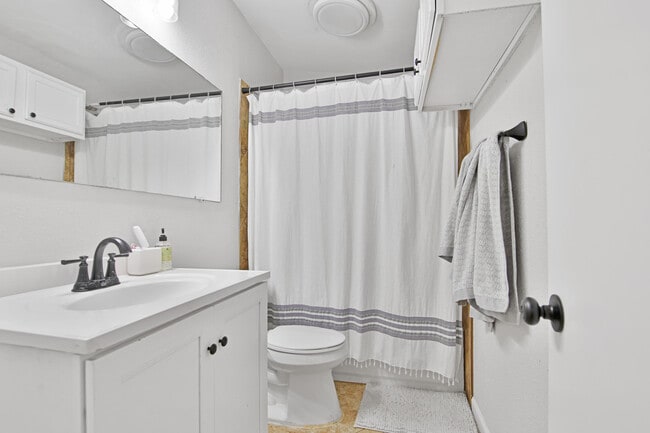 Building Photo - 2007 68th St