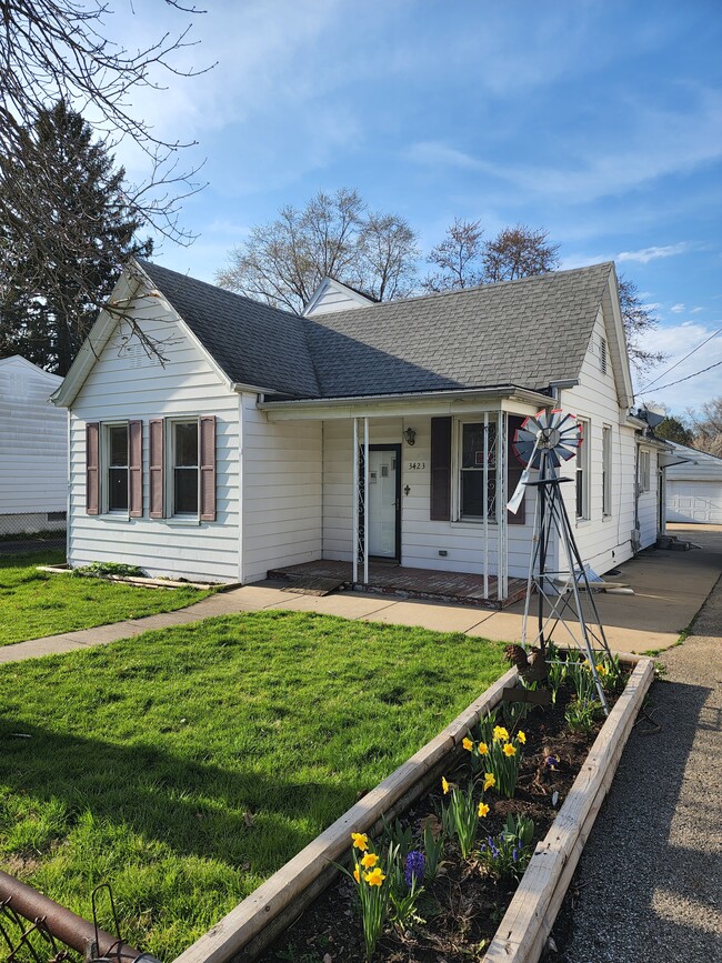 Primary Photo - 3423 W Hill St