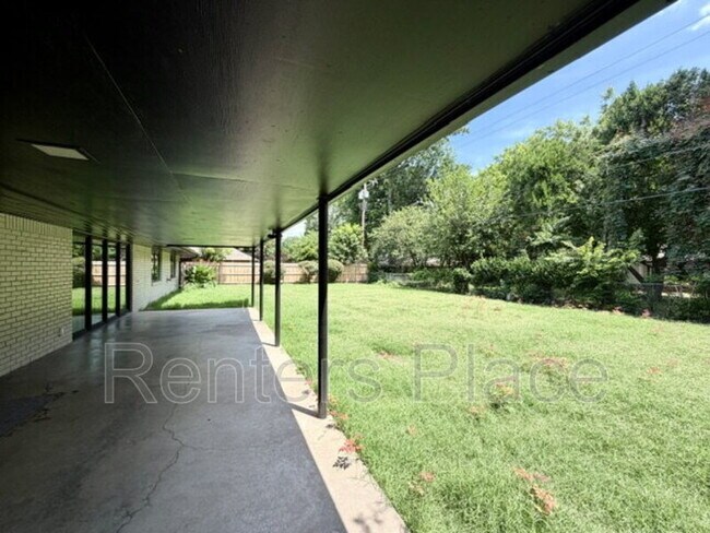 Building Photo - 2616 E 58th St