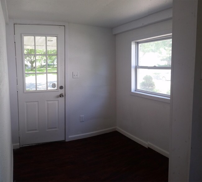 Building Photo - 1104 Williston Ave