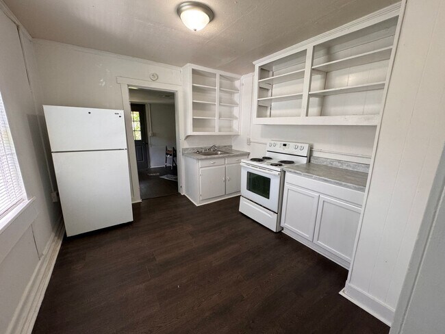Building Photo - 3 Bedroom 1 Bath House in Columbia!