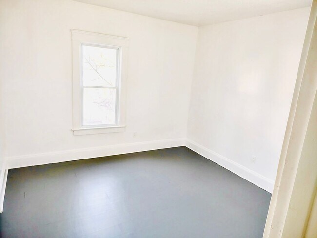 Building Photo - Spacious 4 Bed, 1 Bath Home in Cleveland Ohio!