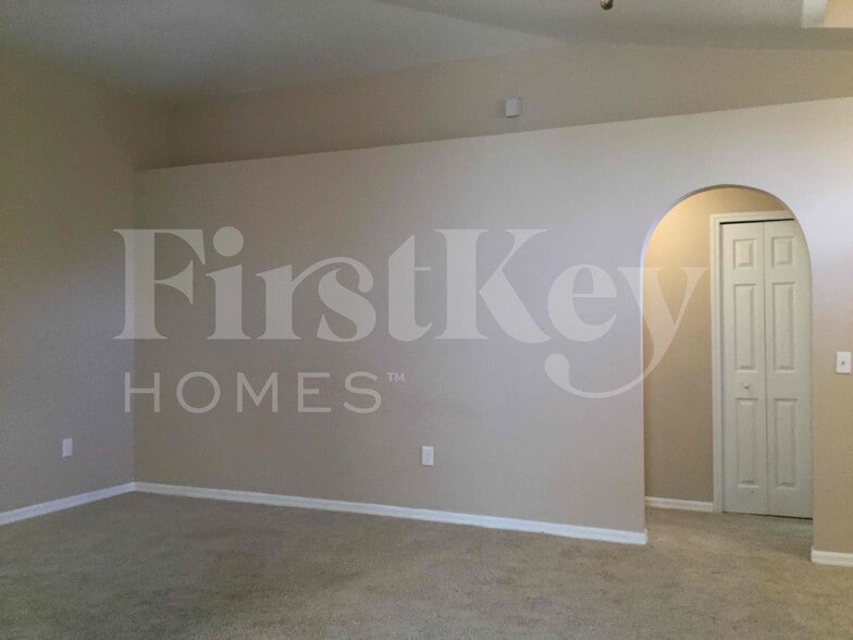 Building Photo - 425 Hammerstone Ave