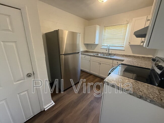 Building Photo - 909 E Liberty St