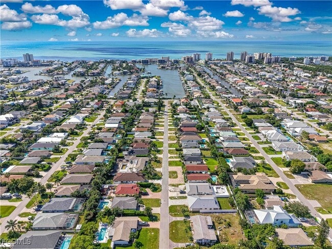 Building Photo - 572 105th Ave N