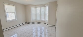 Building Photo - 35 Vandewater St