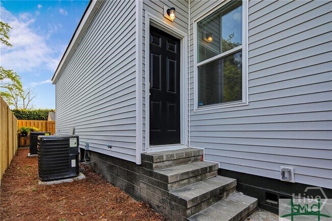 Building Photo - 1011 W Waters Dr