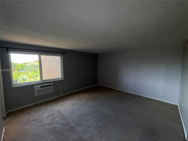Building Photo - 6960 Miami Gardens Dr