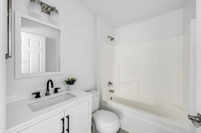Building Photo - Charming 3-Bed, 2-Bath Home in Palm Bay