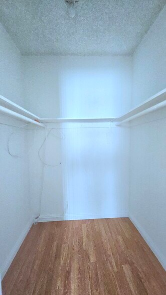 Spacious Walk in Closet - 3838 Keystone Ave