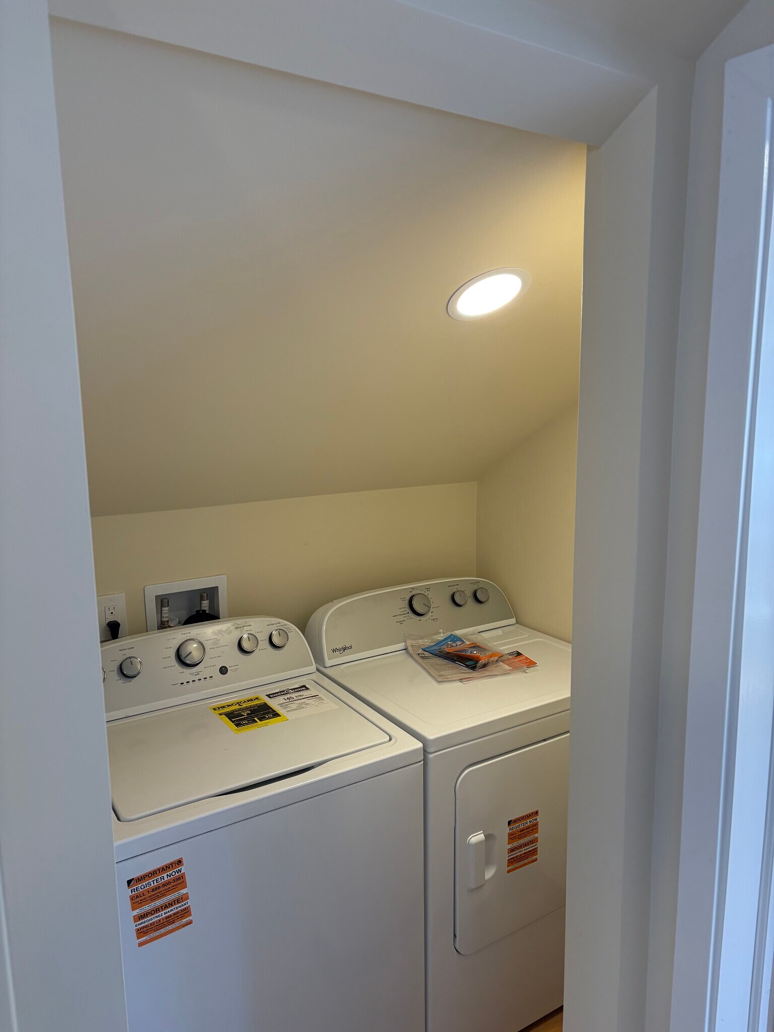 Building Photo - 1630 Round House Rd