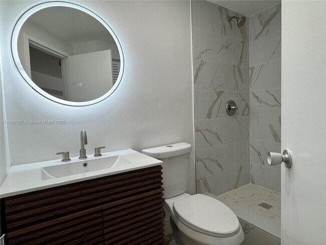 Building Photo - 825 Brickell Bay Dr