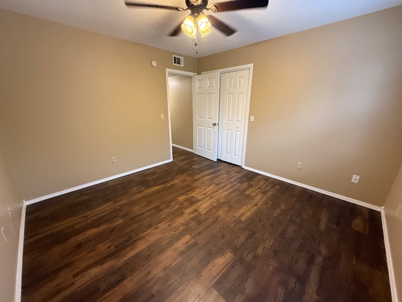Building Photo - 305 Preston Dr