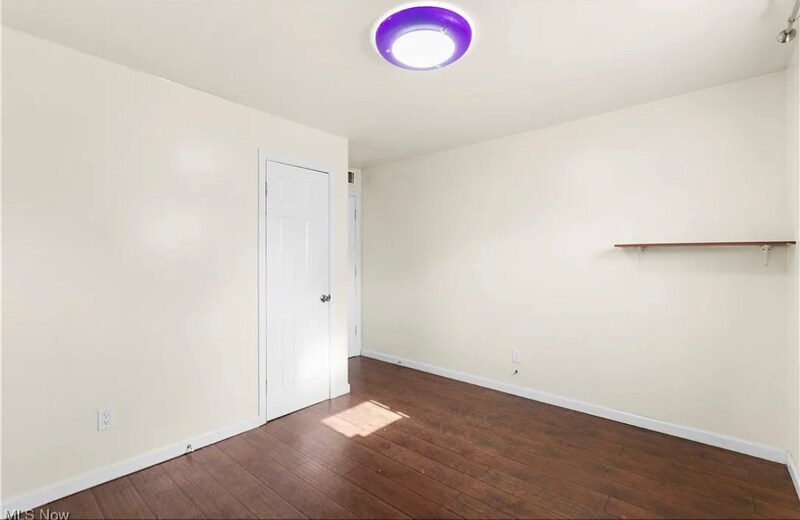 Building Photo - 3836 W 117th St