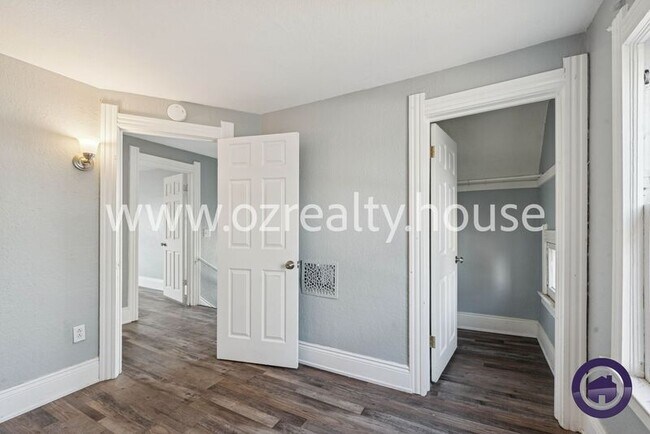 Building Photo - 3936 Woodhaven Dr