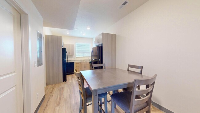 Interior Photo - 200 N. Student Housing