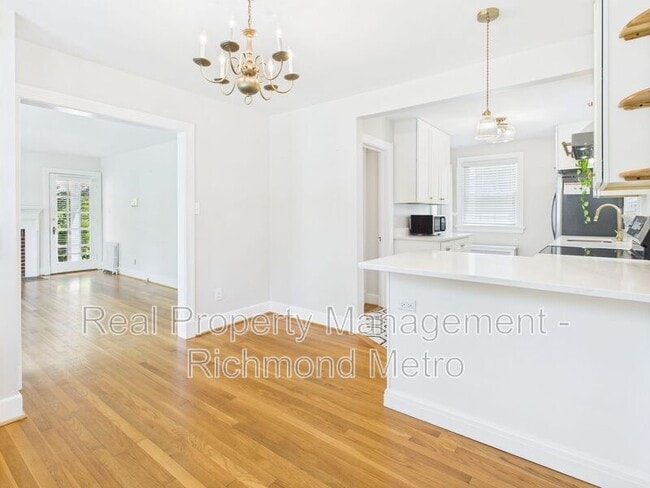 Building Photo - 1101 Normandy Dr