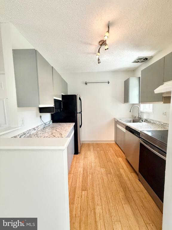 Building Photo - 1706 W Abingdon Dr