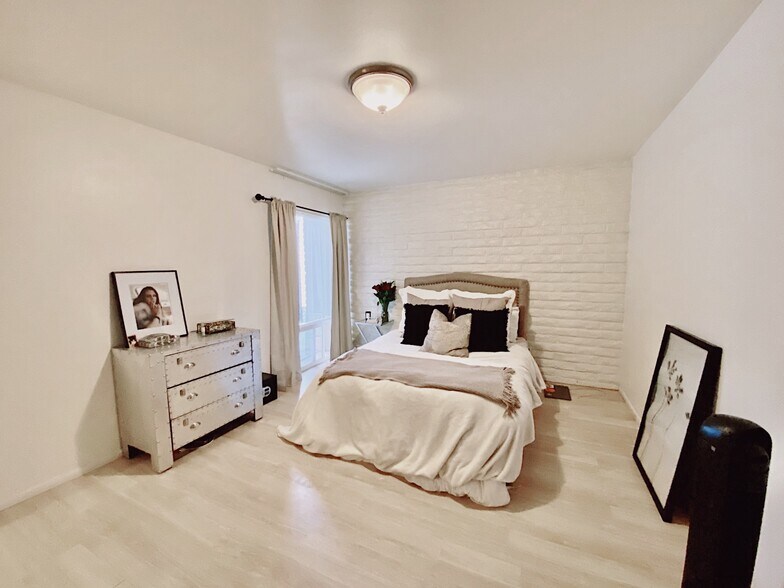 Building Photo - 4352 N 36th Plz