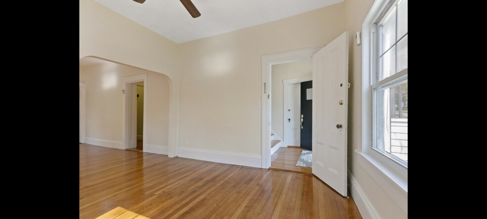 Building Photo - 106 Elm St