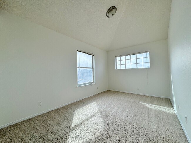 Building Photo - West El Paso 3bed 2.5bbath refrig A/C Home
